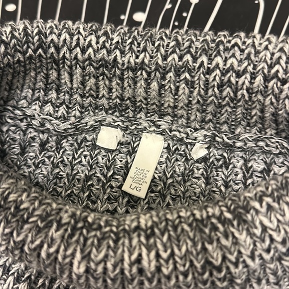 Victoria’s Secret Chic Thick Cropped Grey Knit Turtleneck Pullover Sweater Sz L - Picture 5 of 10